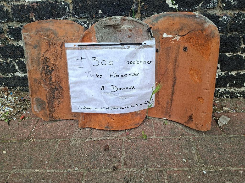 300 anciennes tuiles flamandes à donner, Pierre ou Argile, 10 à 15 m², Enlèvement, Utilisé