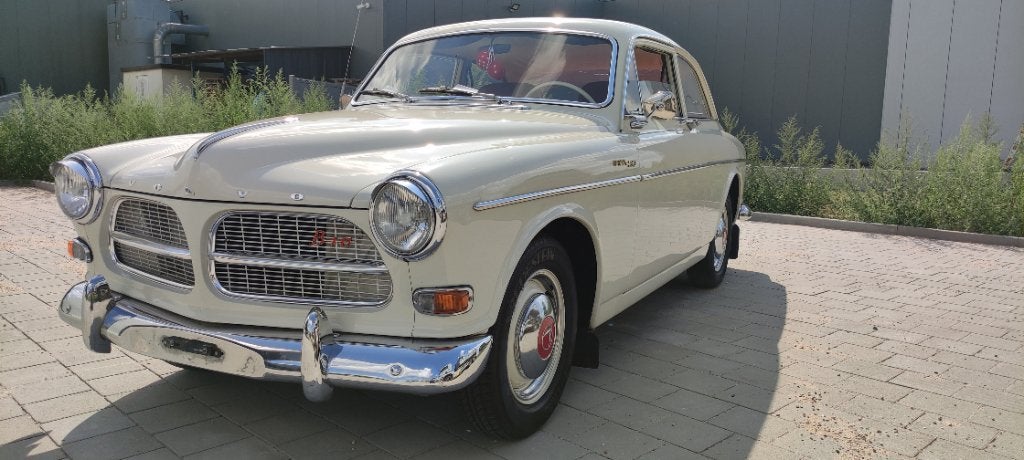 Mooie en harde Amazone, Auto's, Achterwielaandrijving, Wit, Overige kleuren, Handgeschakeld