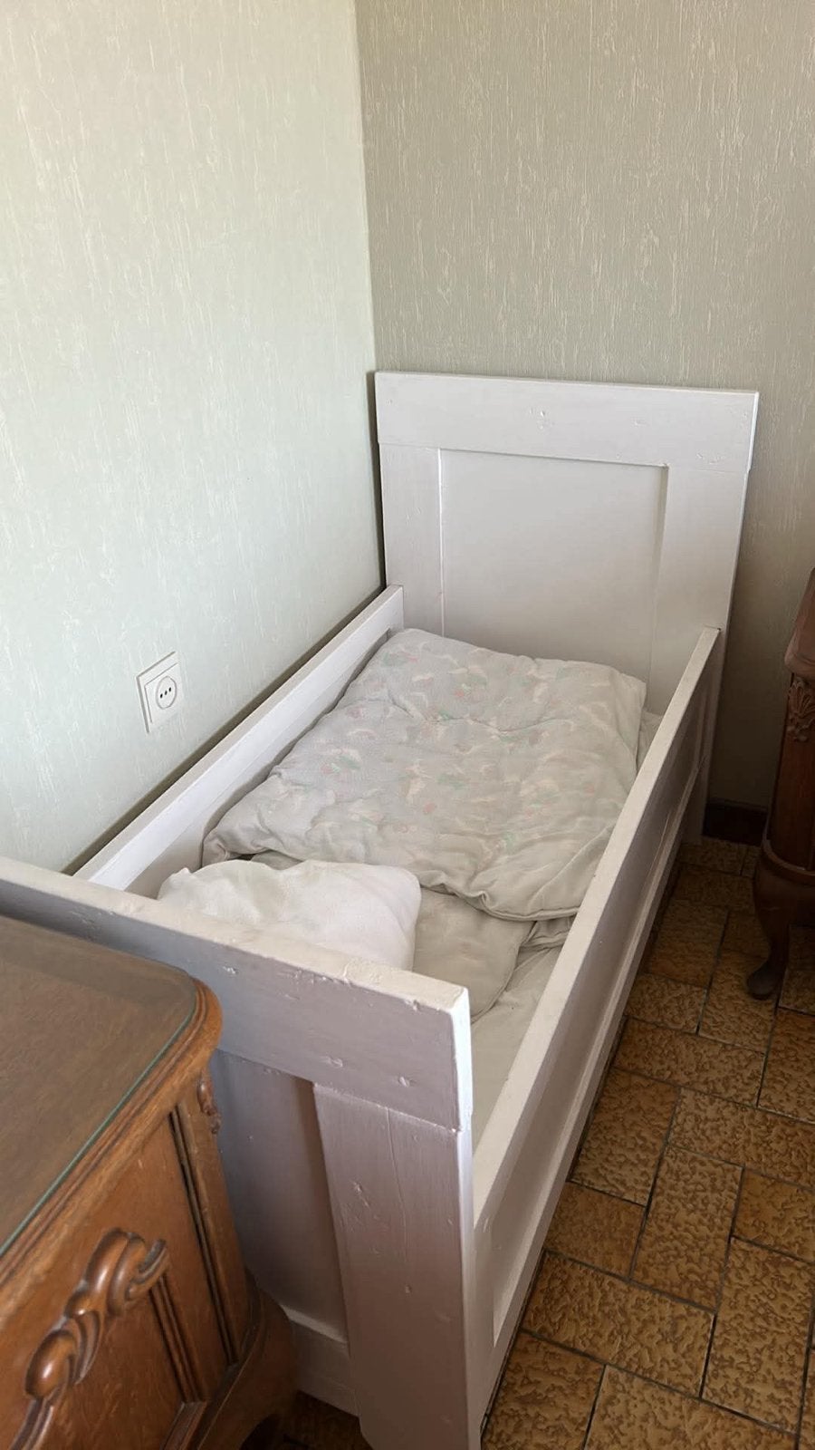 Oud kinderbedje, Kinderen en Baby's, Kinderkamer | Bedden, Ophalen, Gebruikt