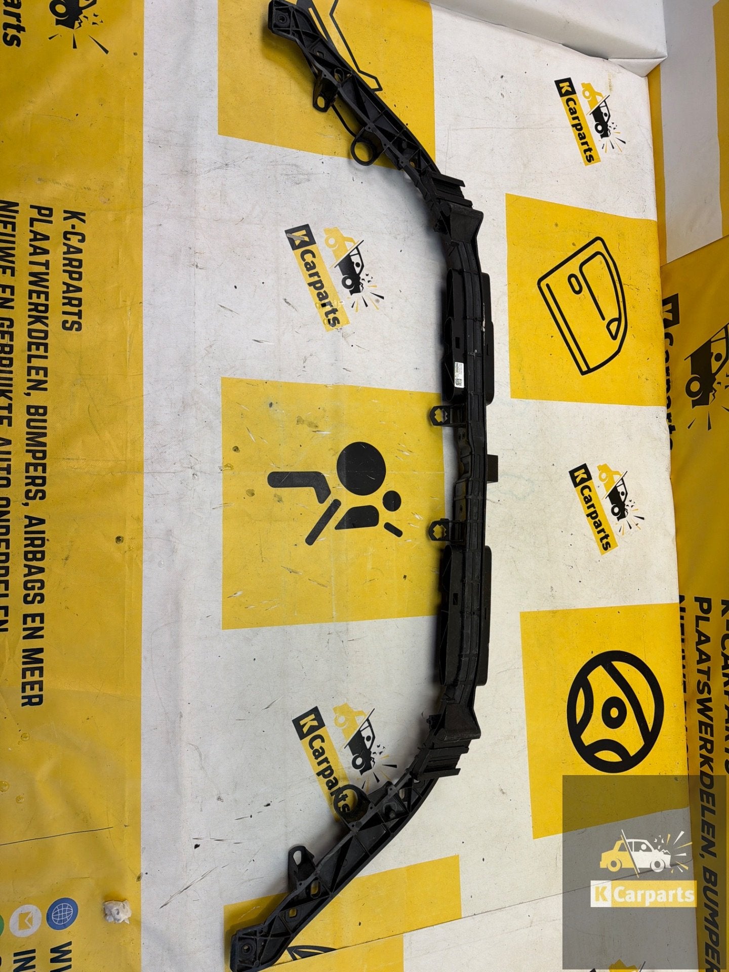 Support de phare avant Mercedes A W177 A1776208000, Mercedes-Benz AG, Mercedes-Benz, Utilisé, Mercedesstrasse 120
70372  Stuttgart, DE