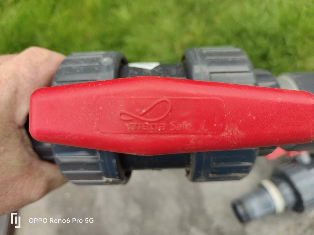 Deux vannes à bille en PVC — Plimex/Torega Safe, Enlèvement ou Envoi, Comme neuf