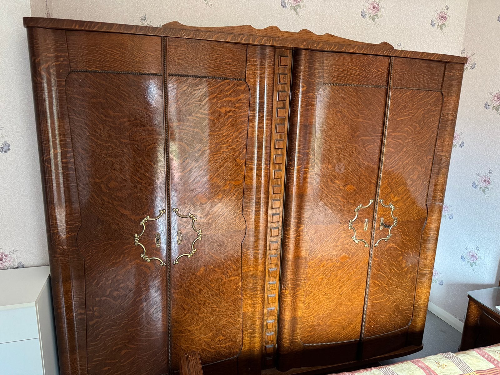 Grande armoire ancienne, Enlèvement