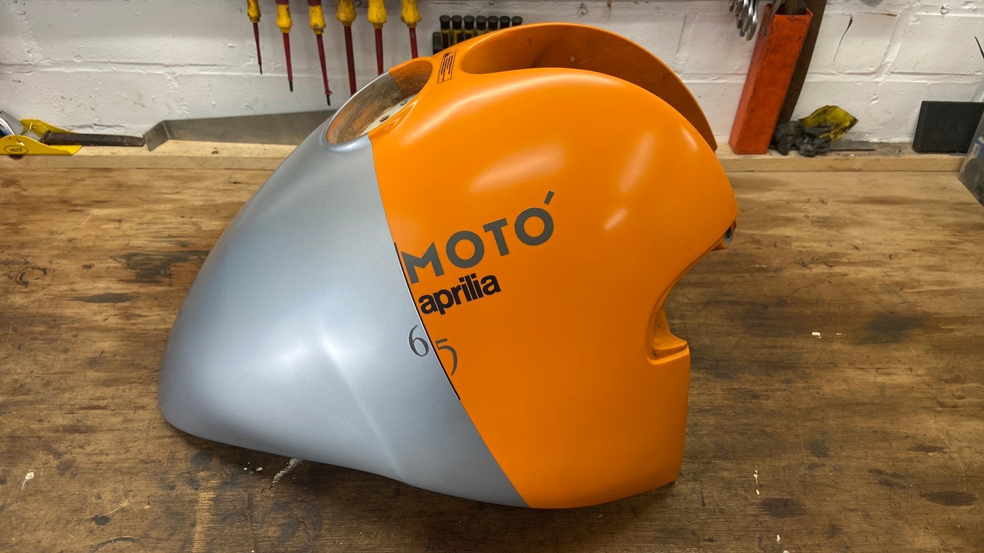 Aprilia Moto 6.5 benzinetank zeer goede staat 2 benzinegaten, Ophalen