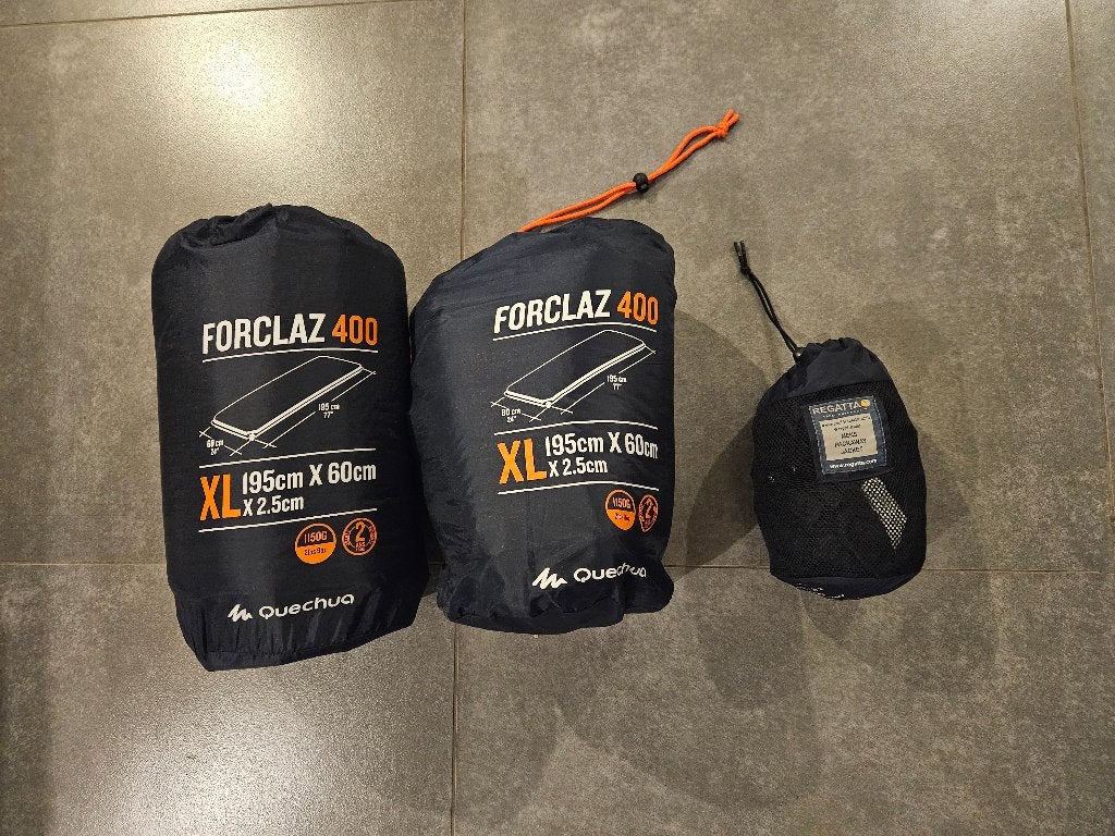 2 opblaasbare campeermatten en regenjas (XL), Enlèvement, Comme neuf, 1 personne