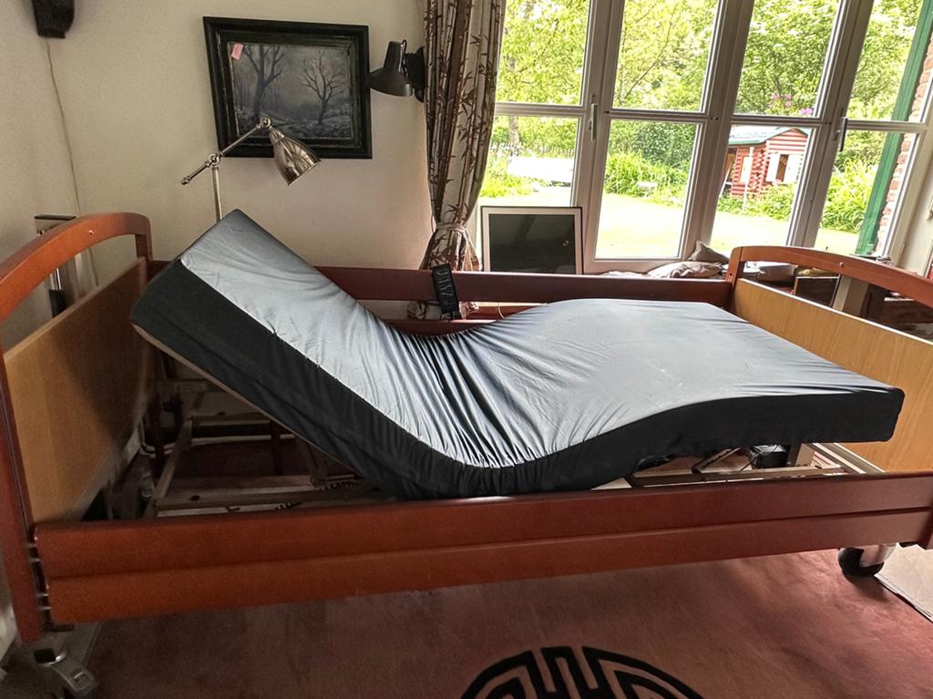 Ziekenhuisbed vermeiren met matras, Diversen, Verpleegmiddelen, Ophalen, Gebruikt