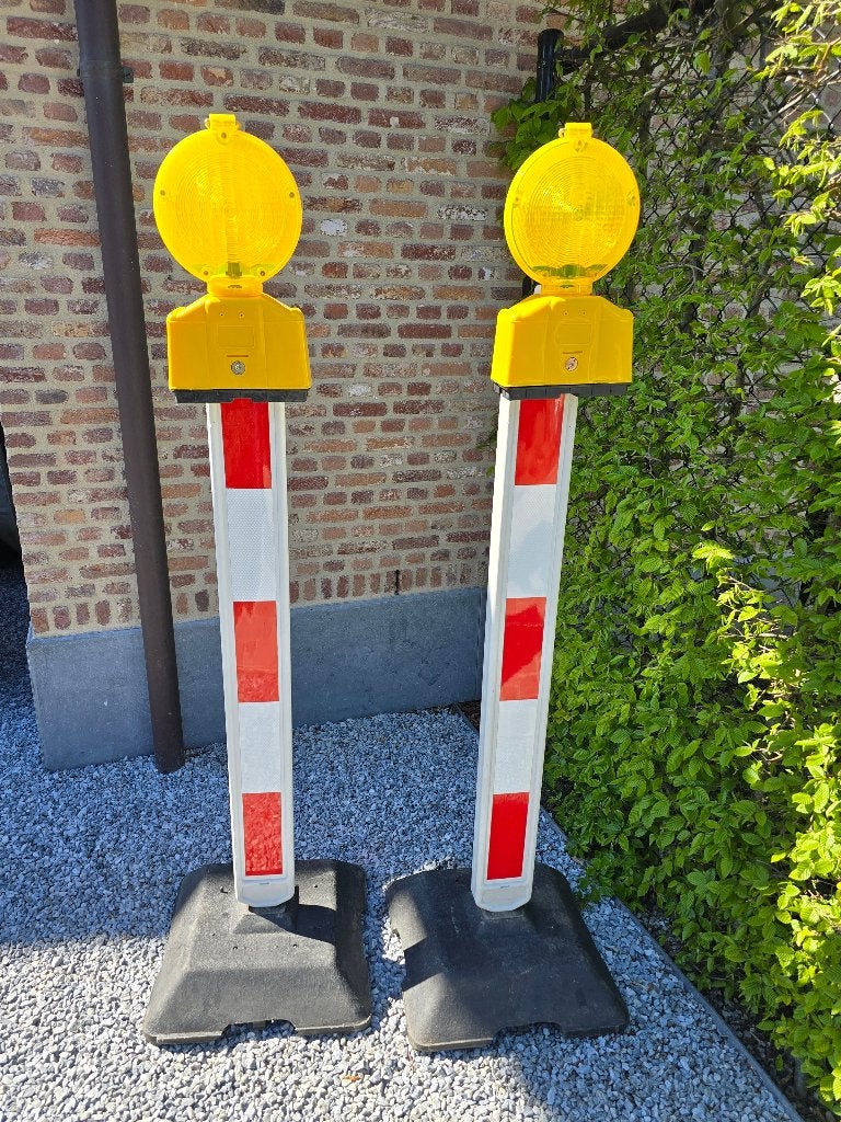 Verkeersbaken met voet + verkeersbord D1c (40cm), Doe-het-zelf en Bouw, Overige Doe-Het-Zelf en Bouw, Ophalen, Zo goed als nieuw