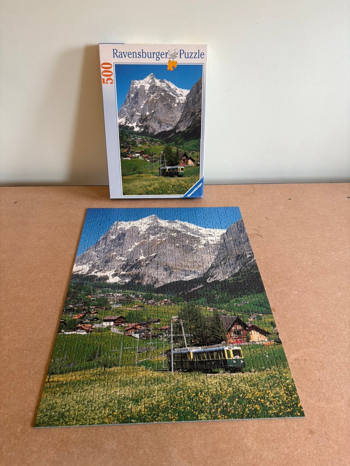 Ravensburger: treintje langs de Wetterhorn 500 stukjes, Hobby en Vrije tijd, Denksport en Puzzels, Ophalen of Verzenden, 500 t/m 1500 stukjes