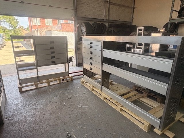 ALUCA (2581) case 1 : L250 B42 H135// 2 : L150 B42 H135, Enlèvement, Utilisé