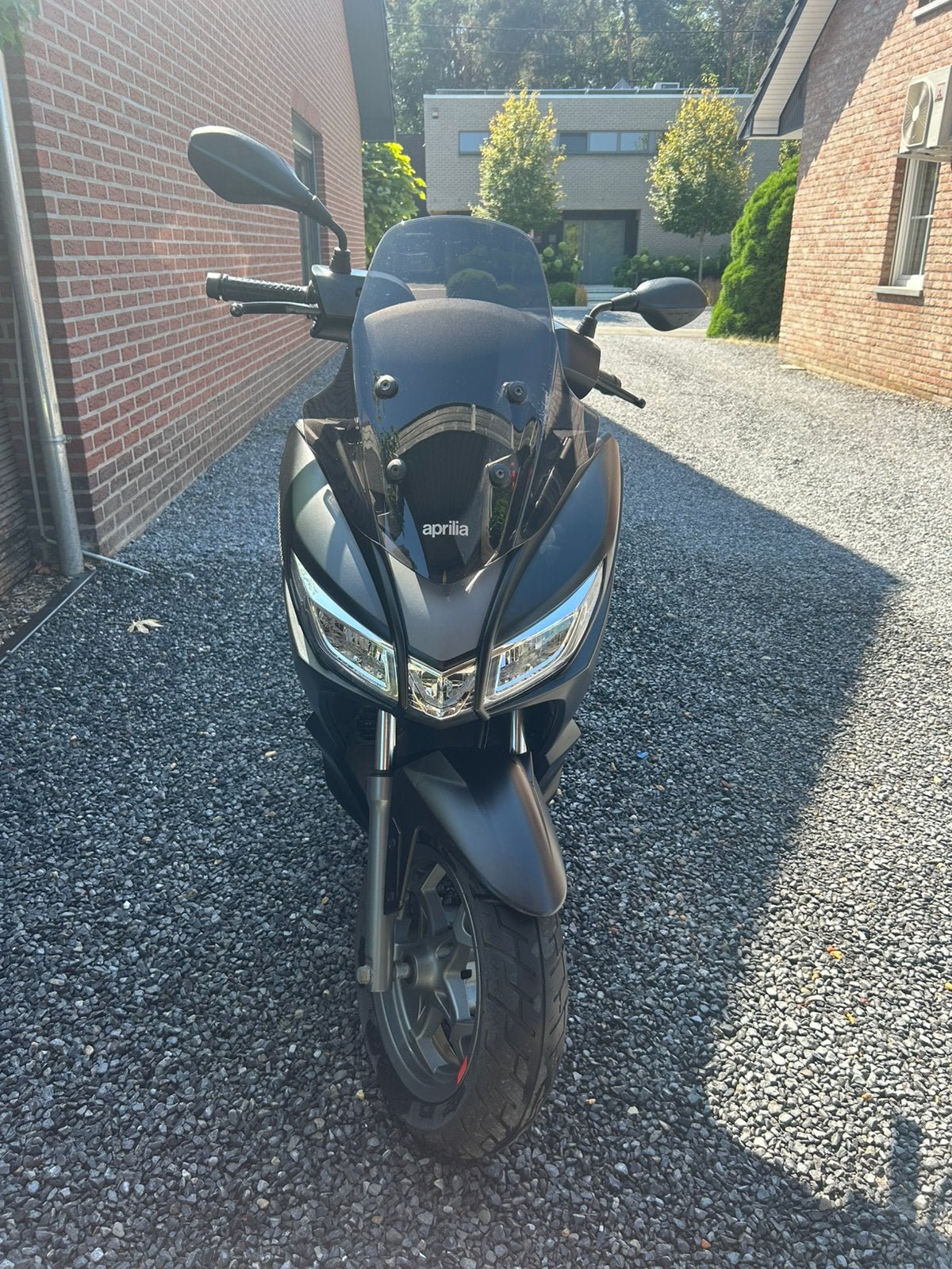 Aprilia SXR50 noir, Autres modèles, Comme neuf, Classe B (45 km/h), Enlèvement