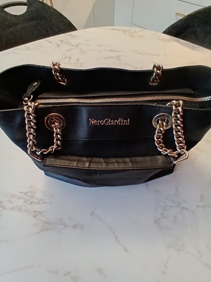 Sac à main noir Nero Giardini avec chaîne dorée, Enlèvement, Utilisé, Noir, Sac à main