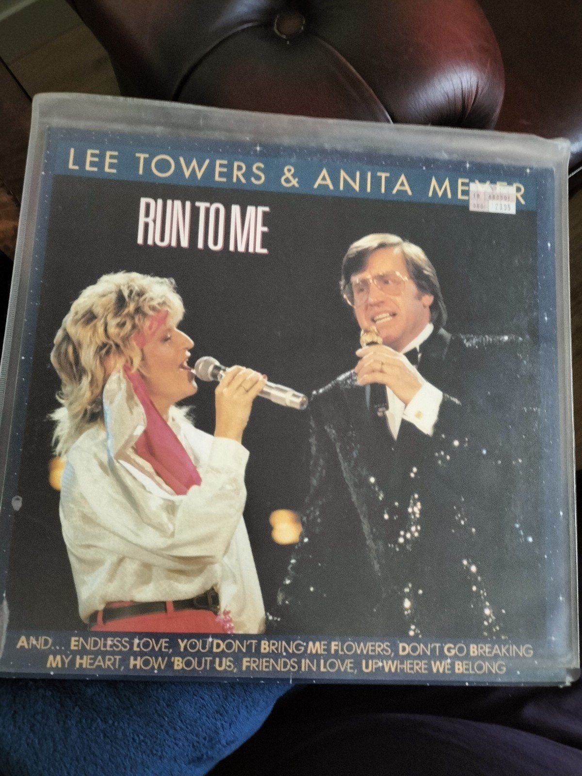LP Run To Me de Lee Towers et Anita Meyer, Envoi