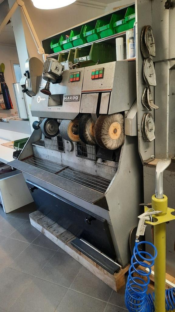 Outils et machines de cordonnerie à vendre., Enlèvement