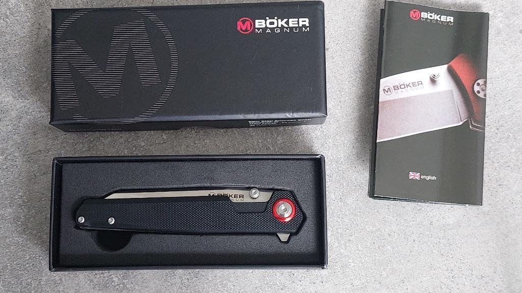 Couteau de poche Boker Magnum 440B, Caravanes & Camping, Outils de camping, Neuf, Enlèvement ou Envoi