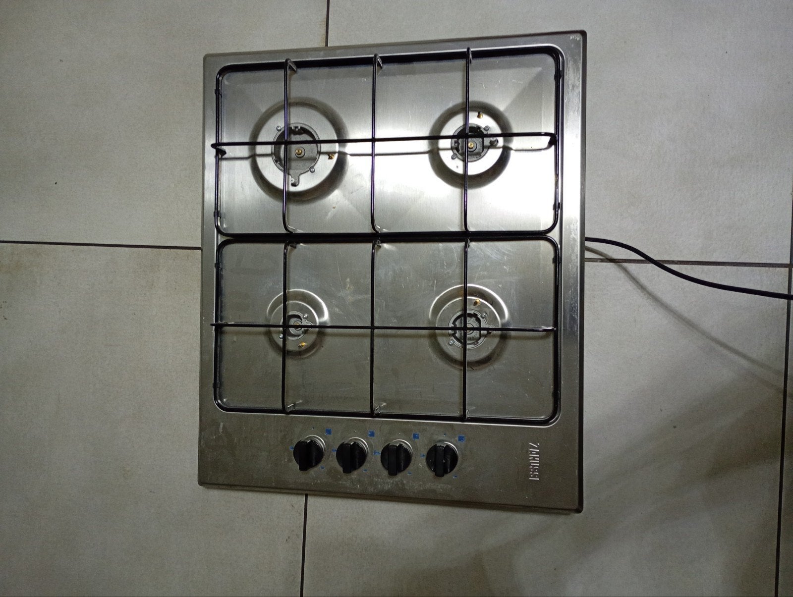 Zanussi plaque a gaz + levier et robinet, Electroménager, Neuf, Gaz, Classe énergétique A ou plus économe, Enlèvement ou Envoi