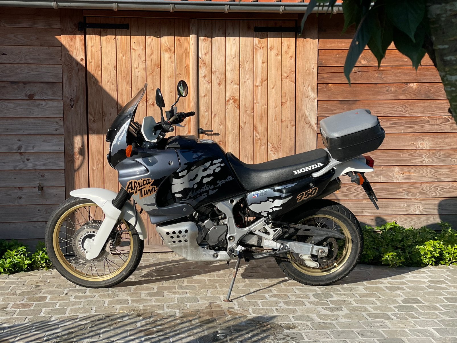 Honda Africa Twin 750, Particulier, Toermotor