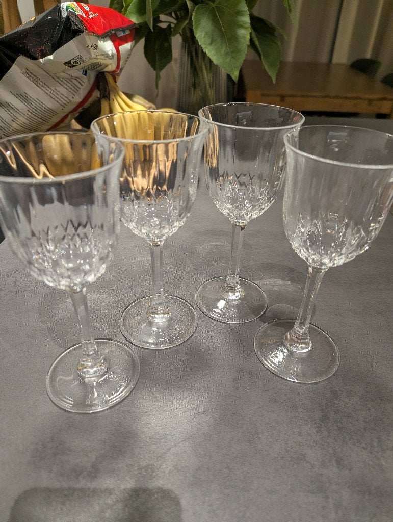 4 verres à vin en cristal, Enlèvement, Comme neuf, Verres et Verres à shot