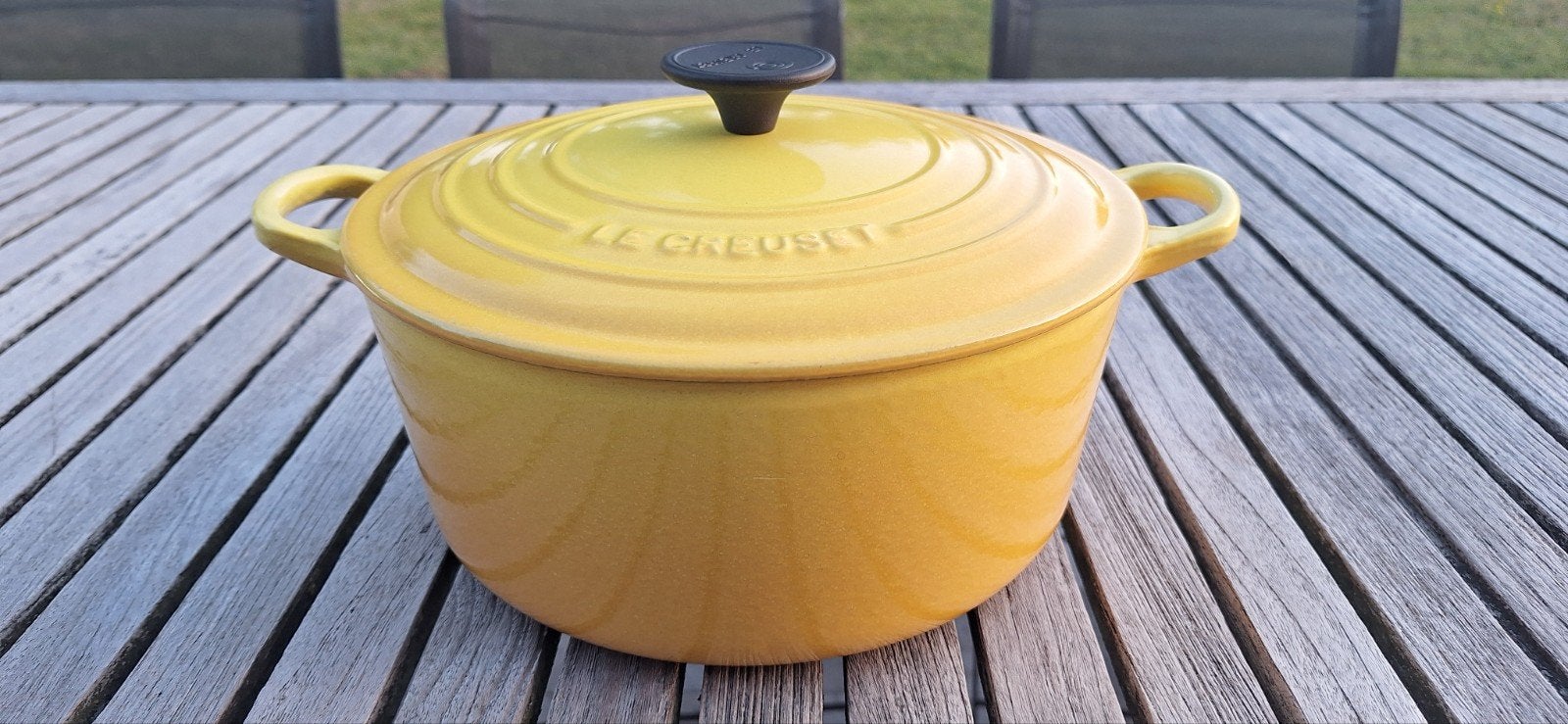 Le Creuset cocotte 24cm geel in topstaat, Le Creuset, Ophalen of Verzenden, Zo goed als nieuw, Geschikt voor inductie