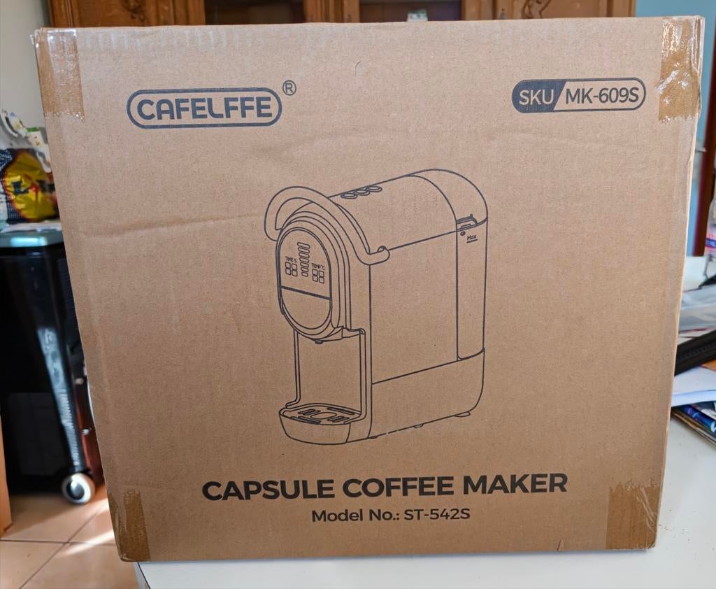 Machine à café à capsules DGusto Nespresso
Senseo etc Neuf, Electroménager, Neuf, Réservoir d'eau amovible, Enlèvement ou Envoi
