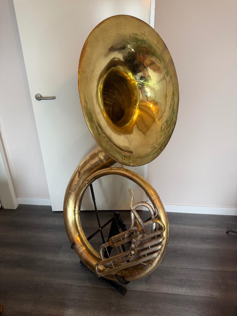 Sousafoon Conn 20k ladyface, Muziek en Instrumenten, Blaasinstrumenten | Tuba's, Ophalen, Gebruikt, Tuba in si bemol