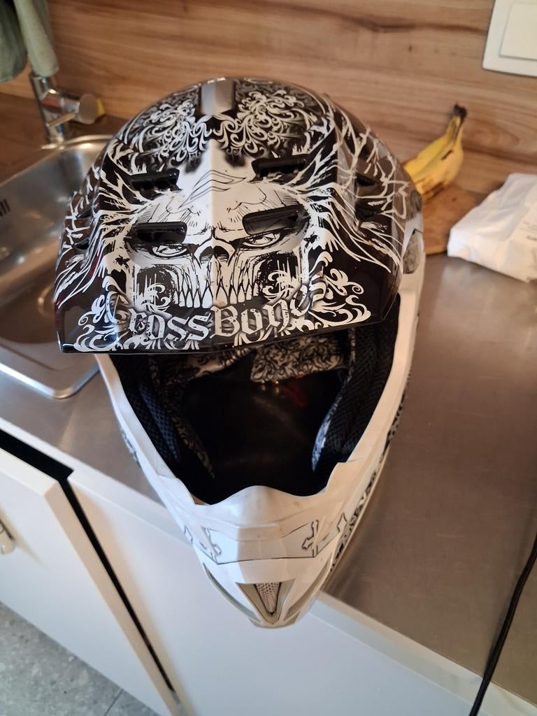 Mooie crosshelm zwart-wit merk MT maat xl en crossbril raven, Motos, Enlèvement, XL