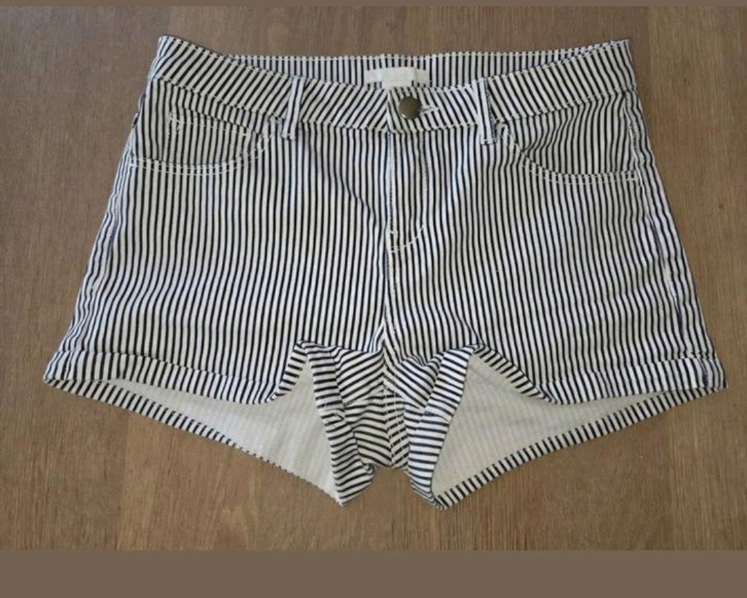 NIEUW zwart wit gestreepte short in maat 34, Overige kleuren, Kort, Nieuw, Ophalen of Verzenden