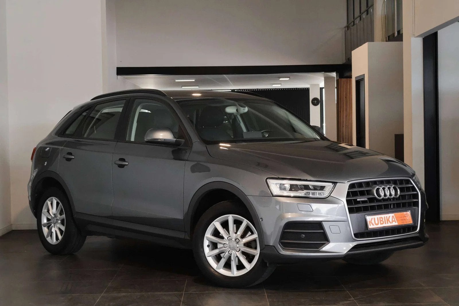 Audi Q3 Q3 2.0 TDi Quattro S tronic Navi Airco Trekhaak Gara, Autos, Audi, Cuir, Argent ou Gris, Achat, Entreprise