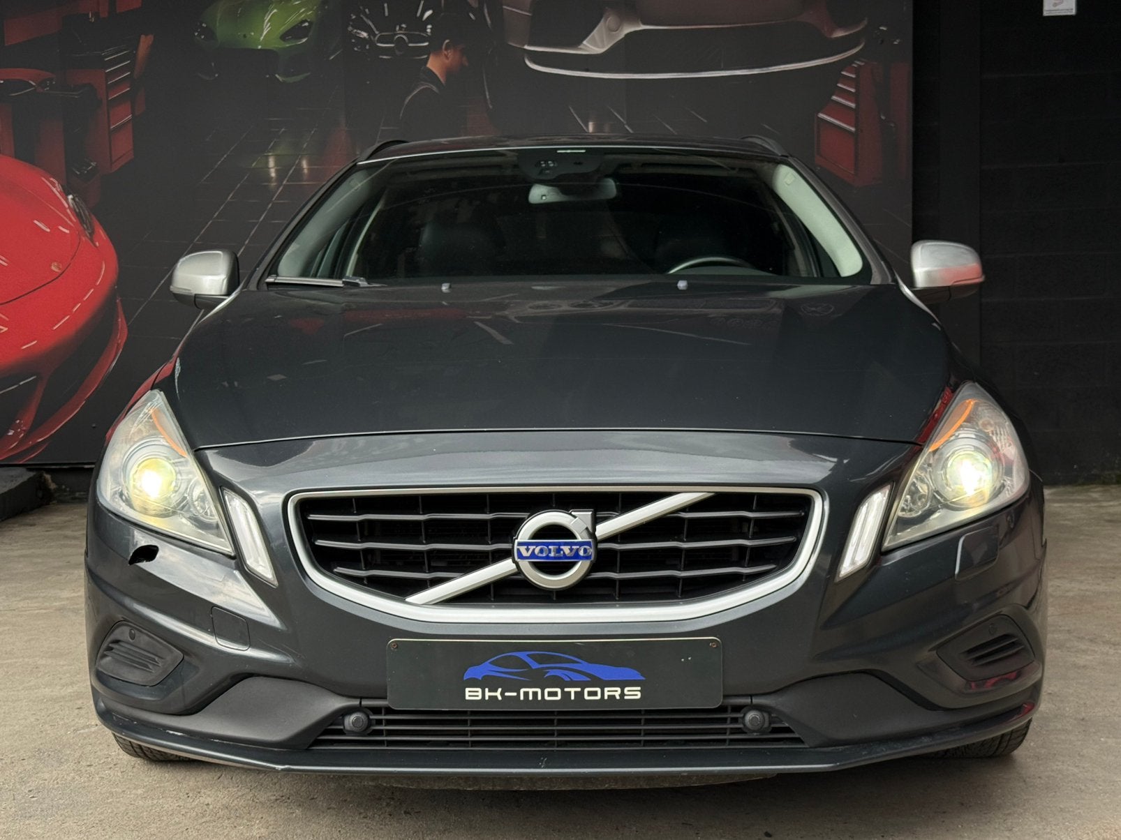 Volvo V60 D5 2.4 diesel R-Design Automaat, Automaat, Euro 5, Zwart, Blauw