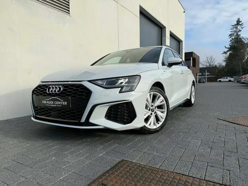 Audi A3 SPORTBACK 1.0TSI 110PK WIT S-LINE (bj 2024), Auto's, Audi, Stof, Gebruikt, Euro 6, Wit