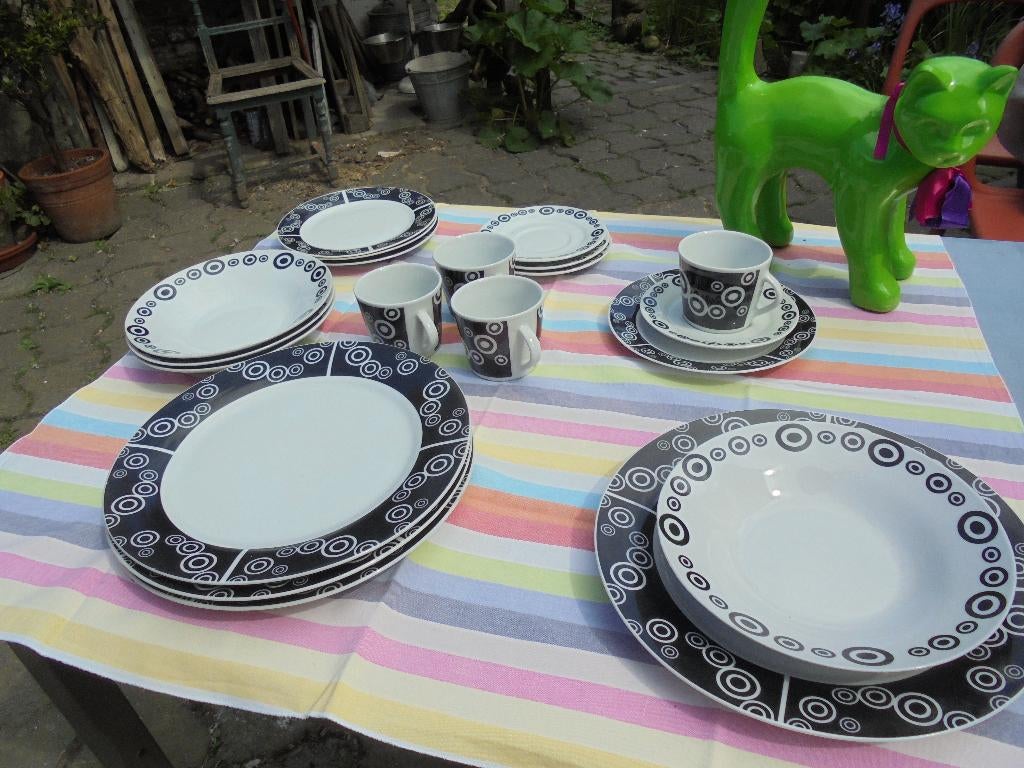 Leuke zwart/wit koffie- en eetservies 4 personen, Huis en Inrichting, Ophalen, Overige materialen, Gebruikt, Overige stijlen