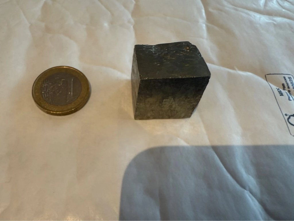 Gros cube de pyrite brut Navajún Espagne 3 cm, Collections, Enlèvement ou Envoi, Minéral