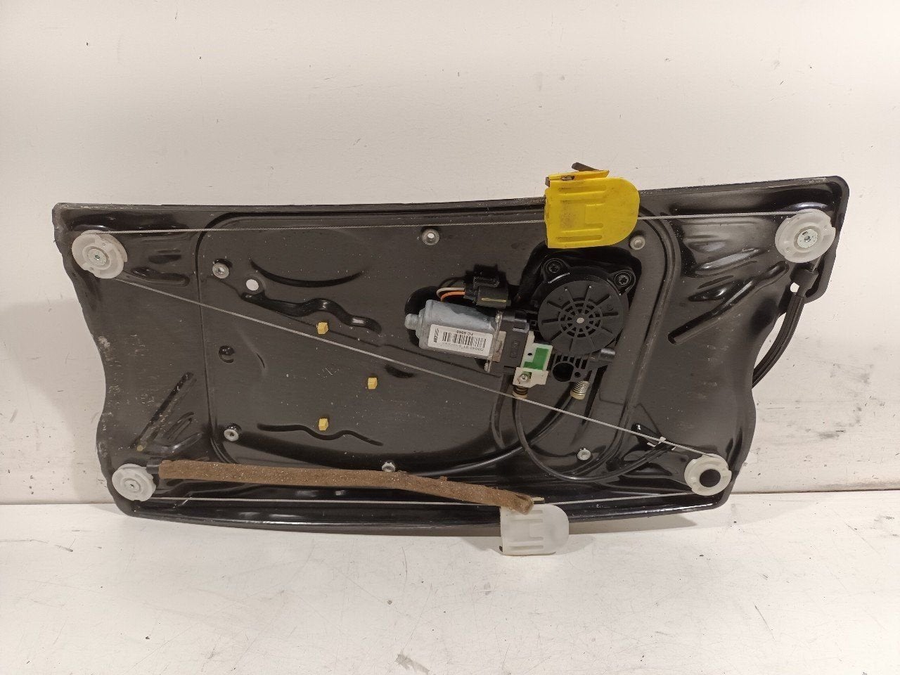 Raammechaniek elektrisch rechts voor Land Rover Freelander, Onderdelen@venauto.nl, Van der Ven Autorecycling B.V., Ettenseweg 76, 4706 PB Roosendaal, The Netherlands
