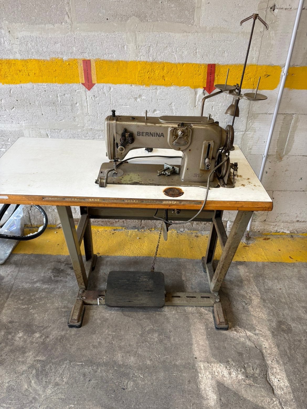 Bernina 217, Hobby & Loisirs créatifs, Machines à coudre & Accessoires, Bernina, Machine à coudre, Industrie, Enlèvement