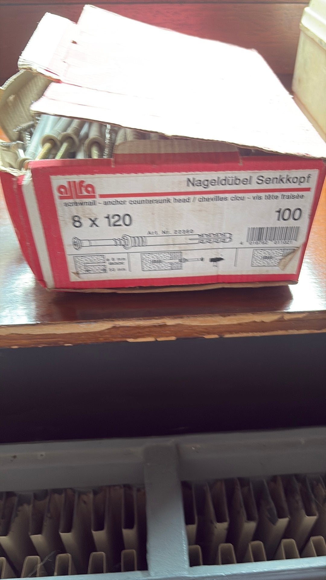 Chevilles  clou, Enlèvement ou Envoi, Comme neuf