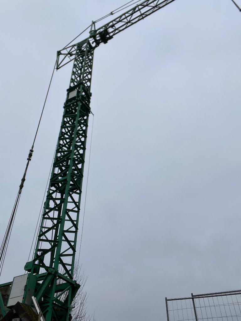 bouwkraan te huur T33A 1200euro, Articles professionnels, Machines & Construction | Grues & Excavatrices, Grue, Enlèvement