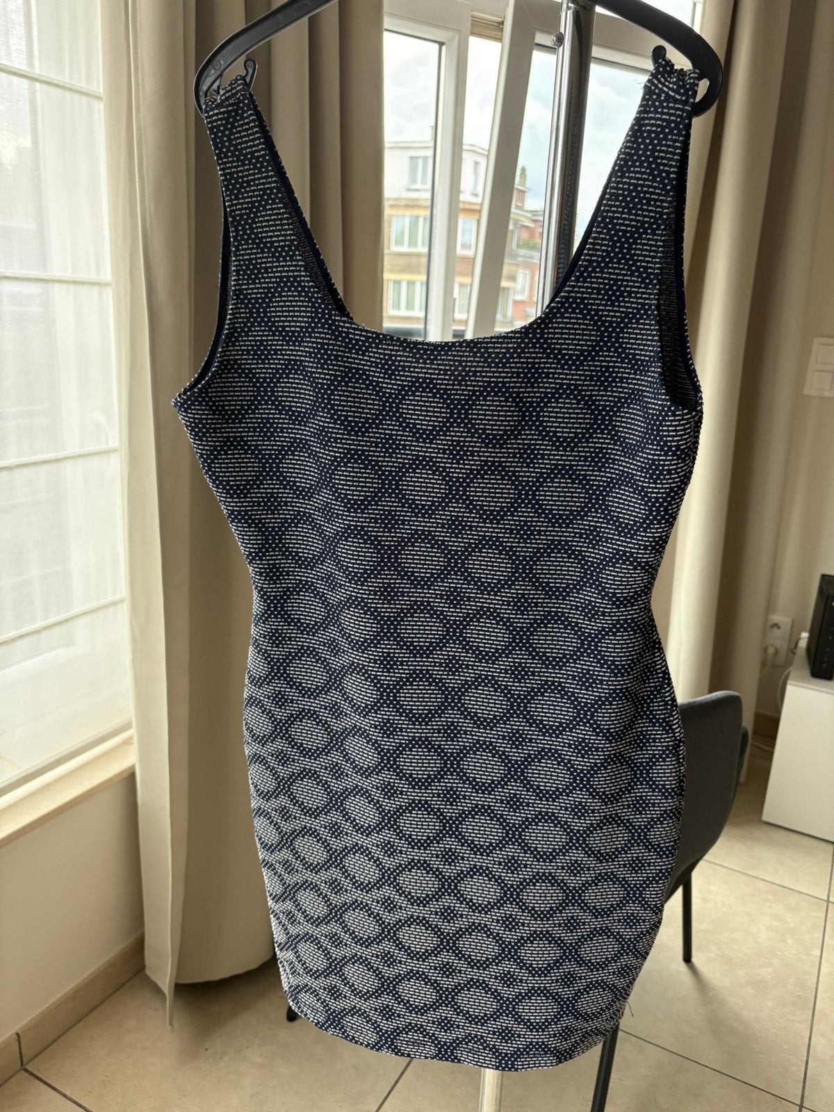 Robe Mango, Envoi, Comme neuf