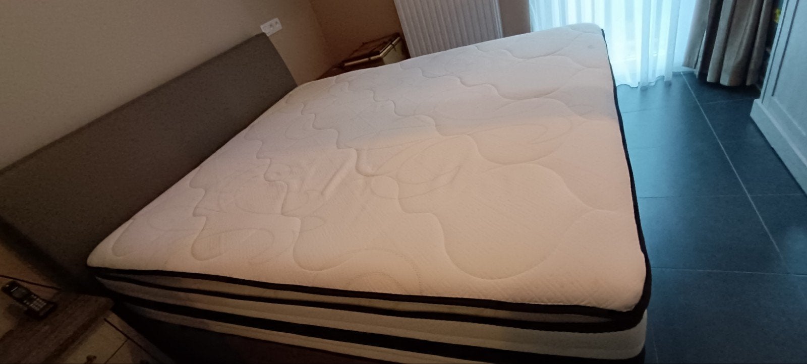 Boxspring met of zonder matras ( Van Janssen), Ophalen, Beige, Tweepersoons, Zo goed als nieuw