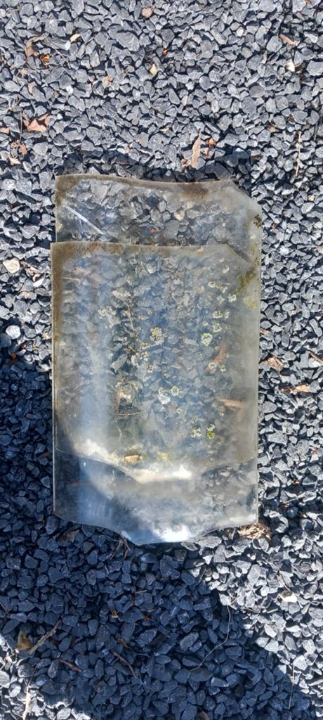 2 glazen dakpan, Enlèvement