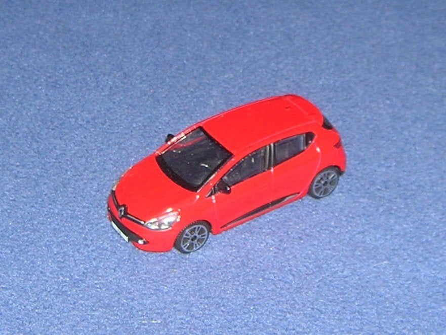 Burago Renault Clio, Hobby en Vrije tijd, Modelauto's | Overige schalen, Ophalen, Auto
