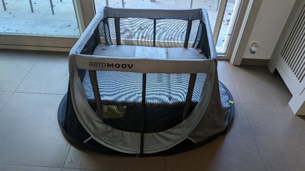 Aeromoov babybedje zwart/grijs incl zonnewering en muggennet, Kinderen en Baby's, Ophalen, Gebruikt, Reisbedje