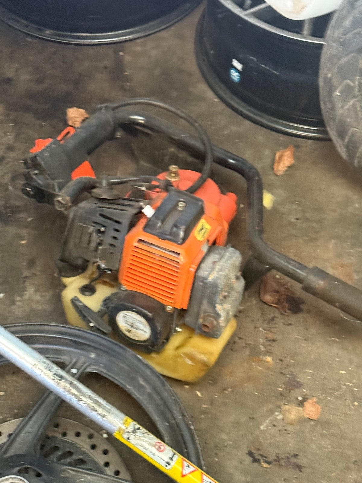 2 grondboren en 3 bosmaaiers, Ophalen, Gebruikt