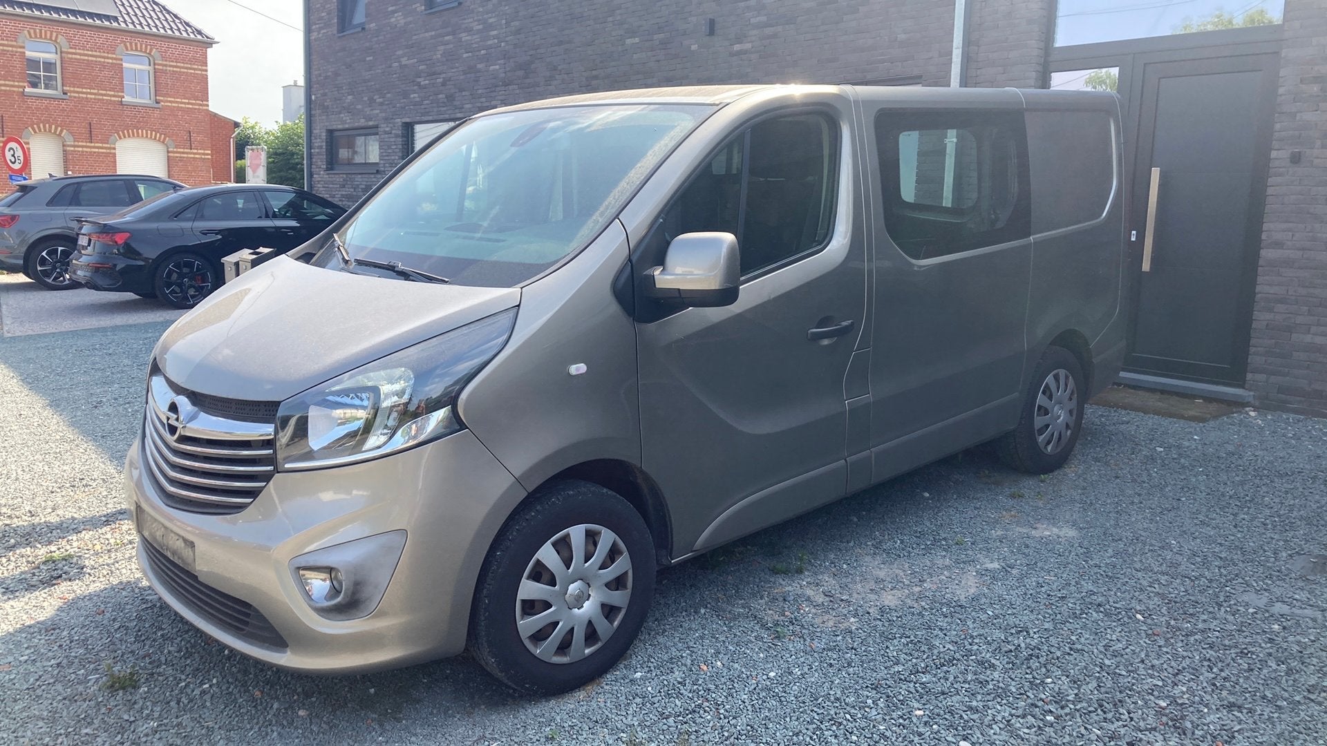 Opel Vivaro 1.6L Diesel Euro 5B 214000km BWJ 2015, Euro 5, 3 places, Noir, 5 portes