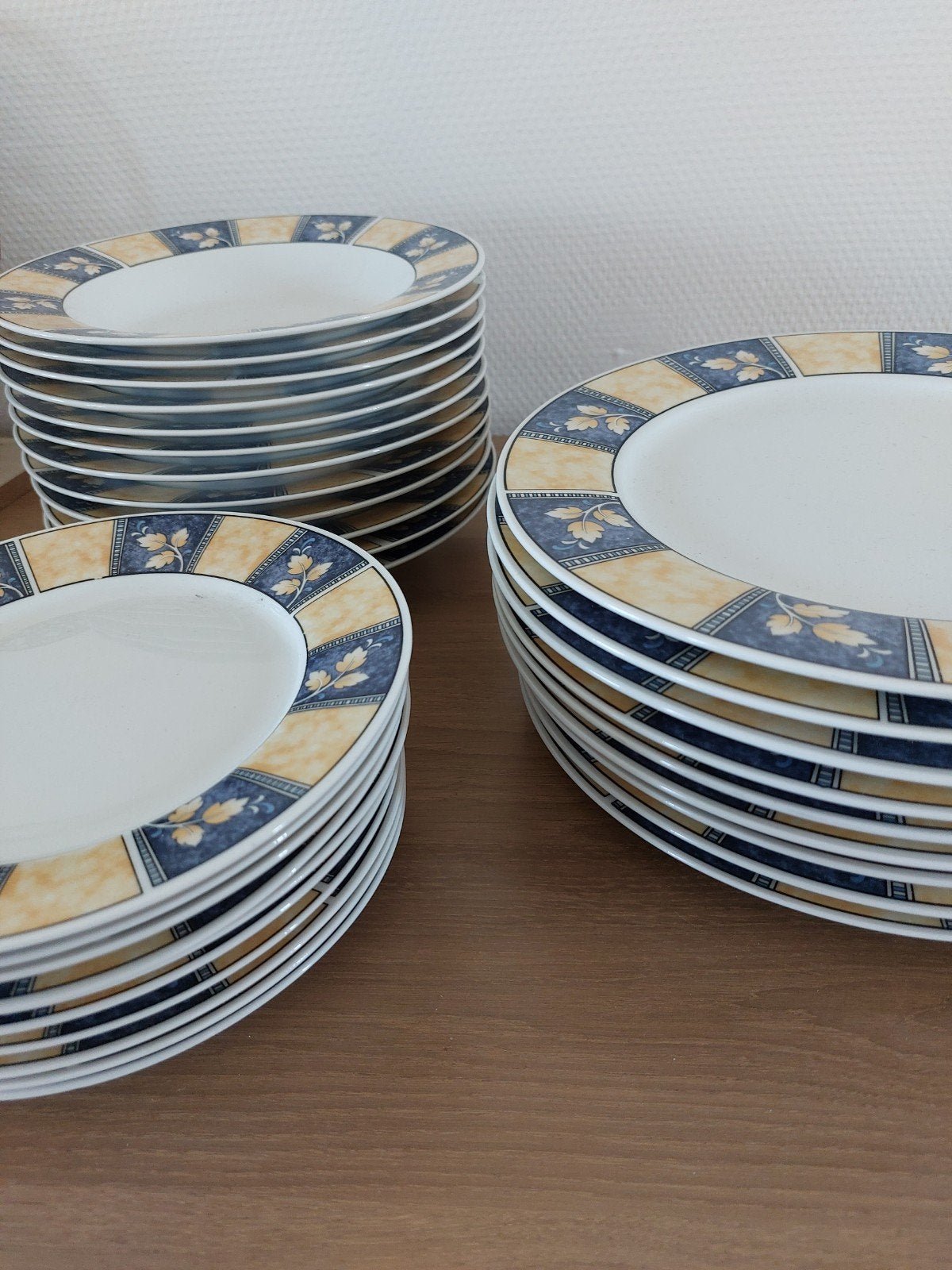 Service d assiettes., Maison & Meubles, Enlèvement, Porcelaine