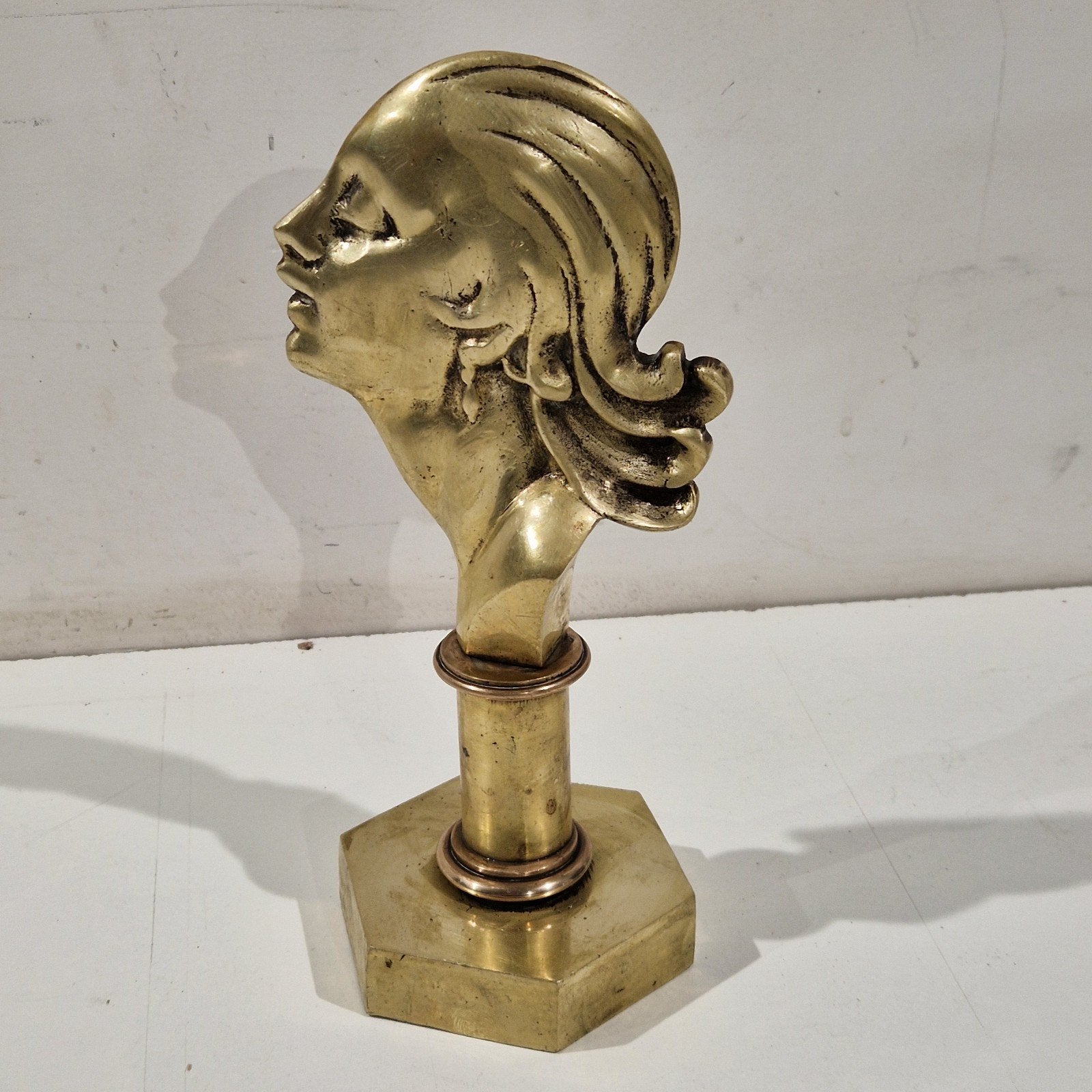 art deco antiek brons vrouwenhoofd op koper sokkel, Enlèvement ou Envoi, Bronze