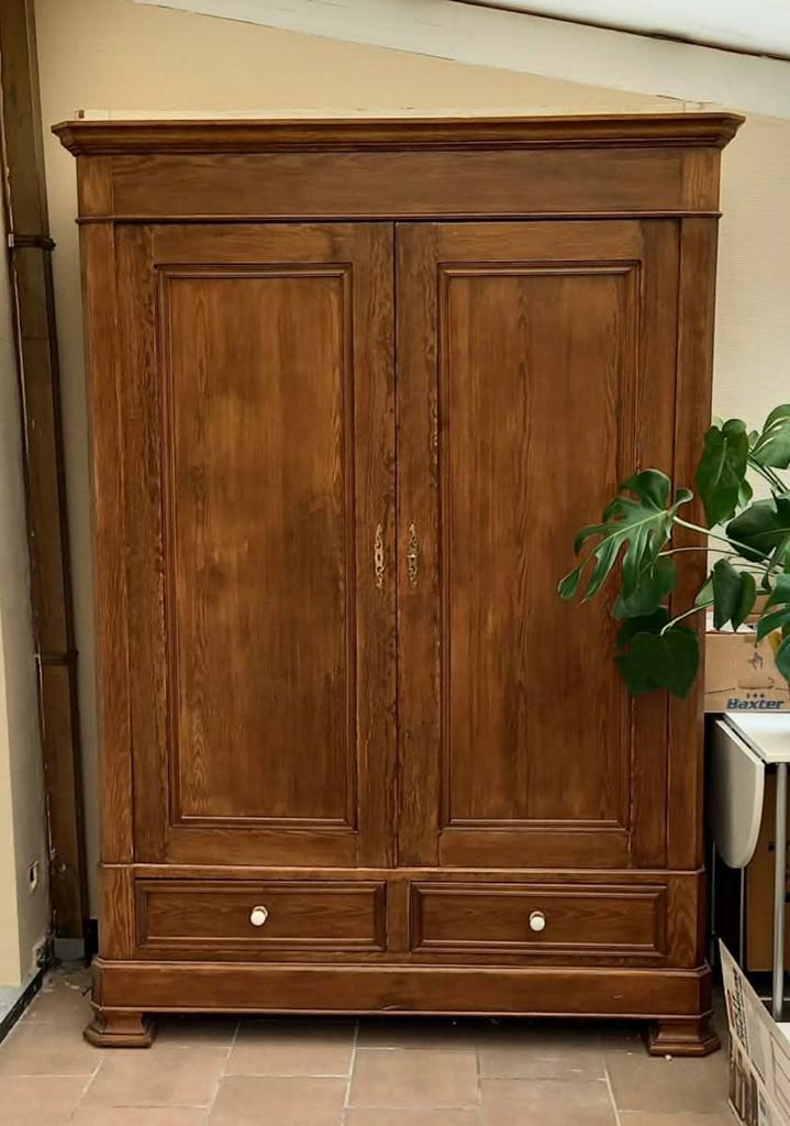 Massieve houten kast, Ophalen