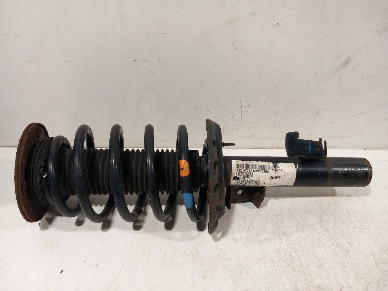 Veerpoot rechts voor Volvo XC60, Onderdelen@venauto.nl, Van der Ven Autorecycling B.V., Gebruikt, Ettenseweg 76, 4706 PB Roosendaal, The Netherlands