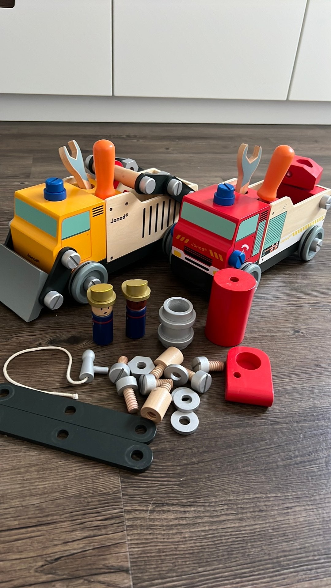 Janod brandweerwagen en bouwvrachtwagen, Kinderen en Baby's, Ophalen, Zo goed als nieuw
