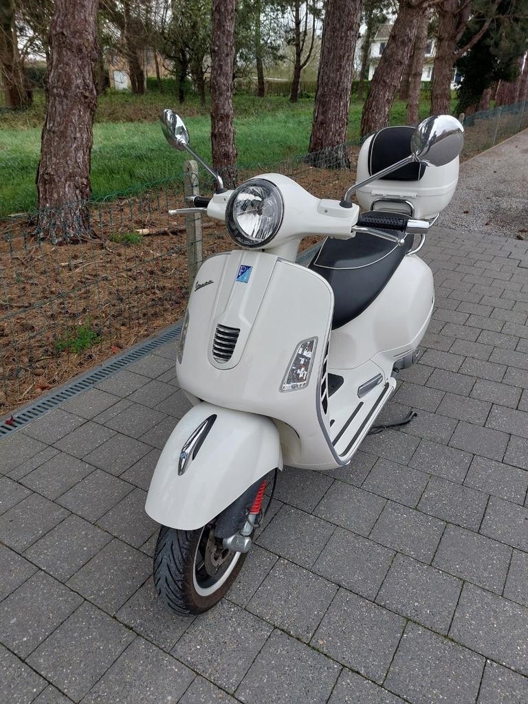 Piaggio Vespa GTS300 super, Motoren, Scooter, Sportuitlaat, Motorrijbewijs A, Particulier
