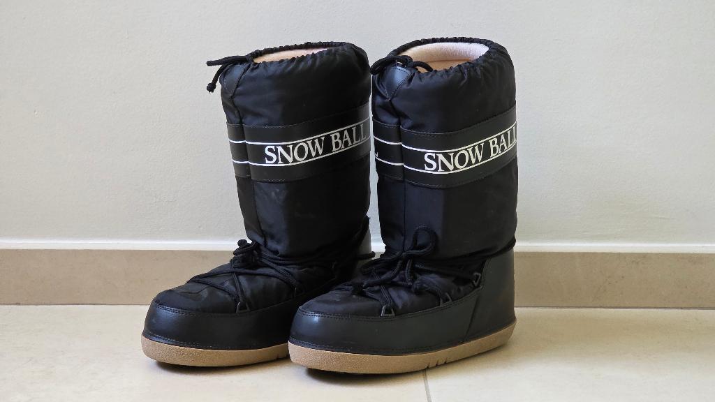 Moonboots zwart maat 44/46, Sport en Fitness, Skiën en Langlaufen, Ophalen, Nieuw, Snowboots