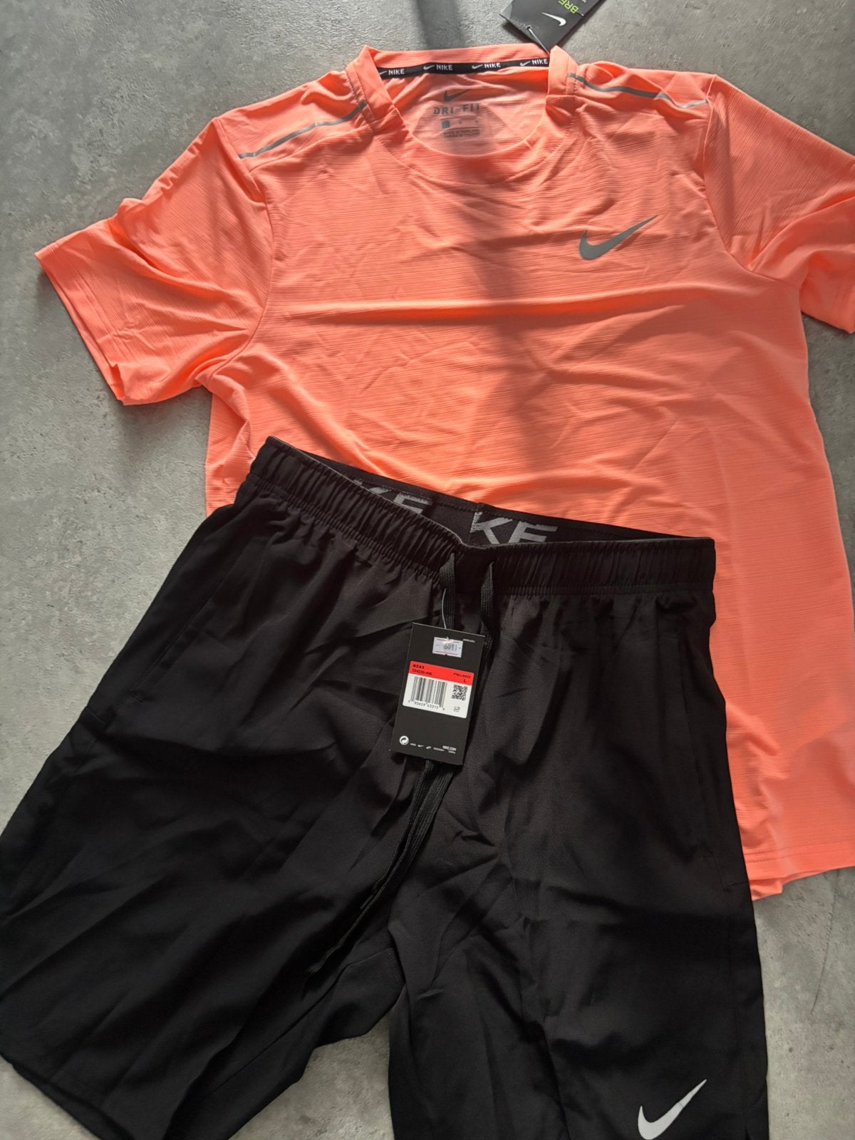 Nike running neuf, Vêtements | Hommes, Vêtements de sport, Fitness, Enlèvement ou Envoi, Orange, Taille 52/54 (L)