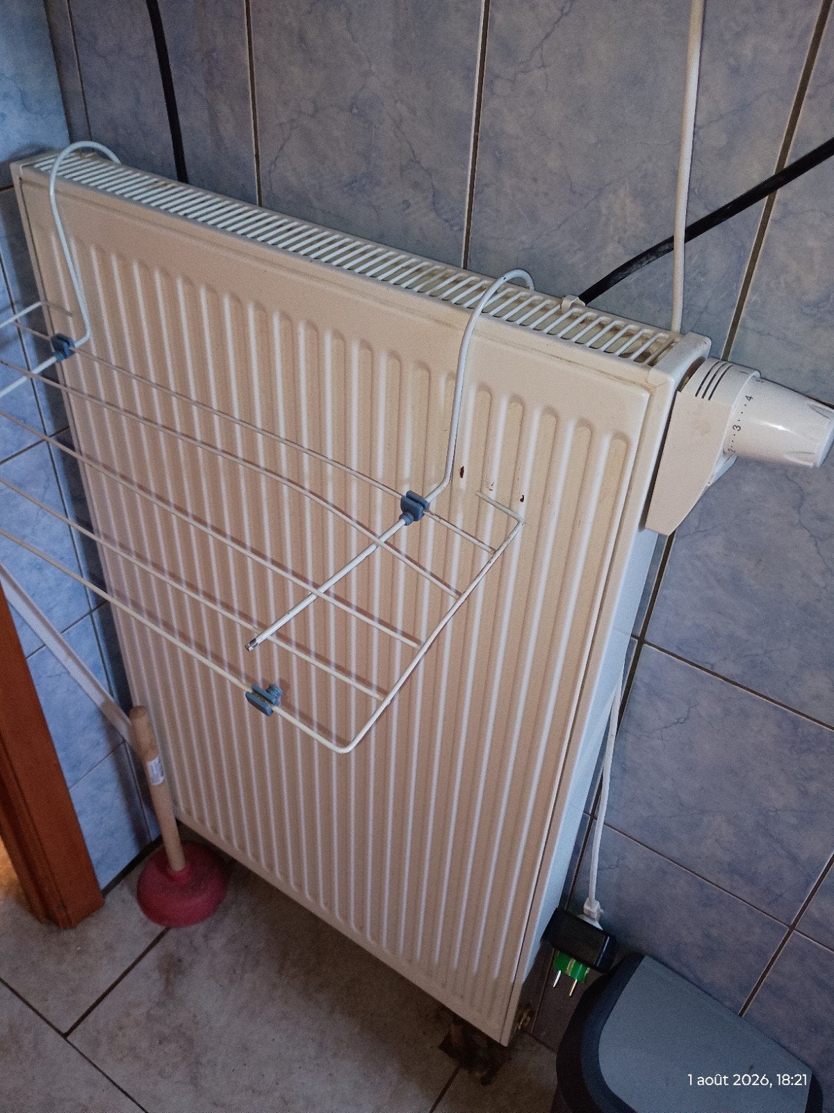 À vendre radiateurs chauffage central avec vanne, Bricolage & Construction, Enlèvement, Radiateur